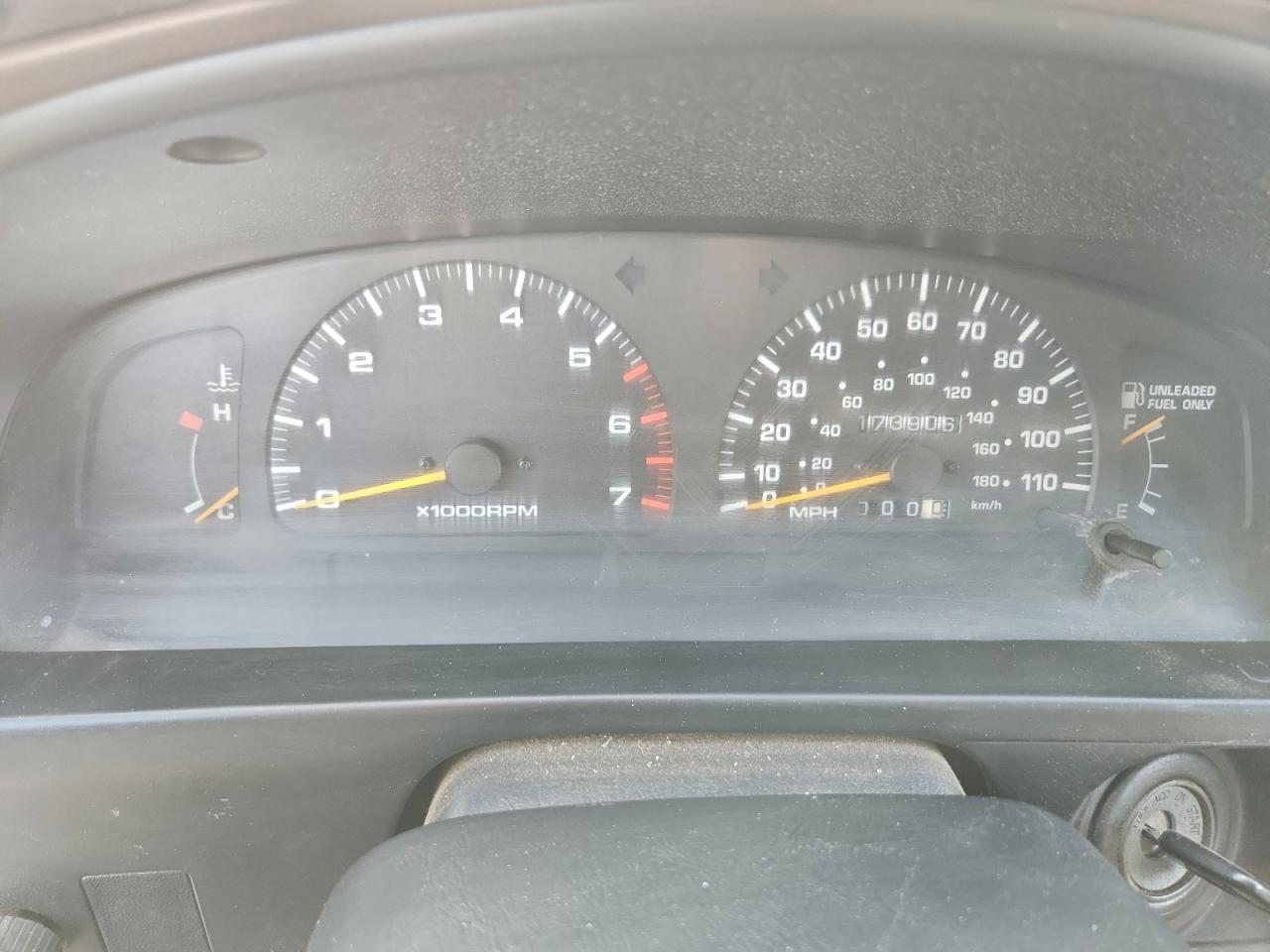 1996 TOYOTA 4RUNNER SR5 photo 9