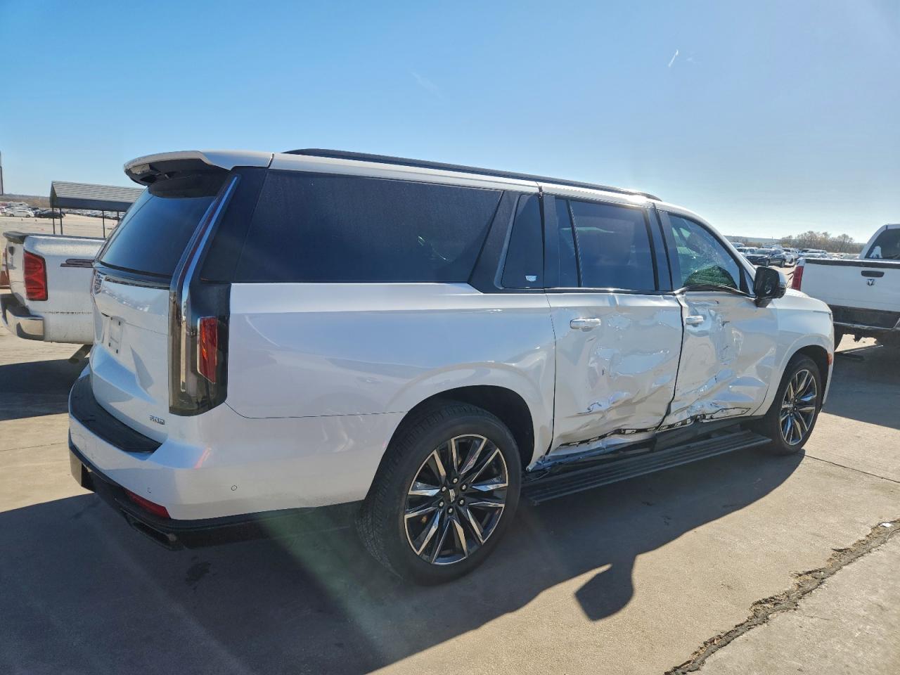2021 CADILLAC ESCALADE ESV SPORT PLATINUM photo 3