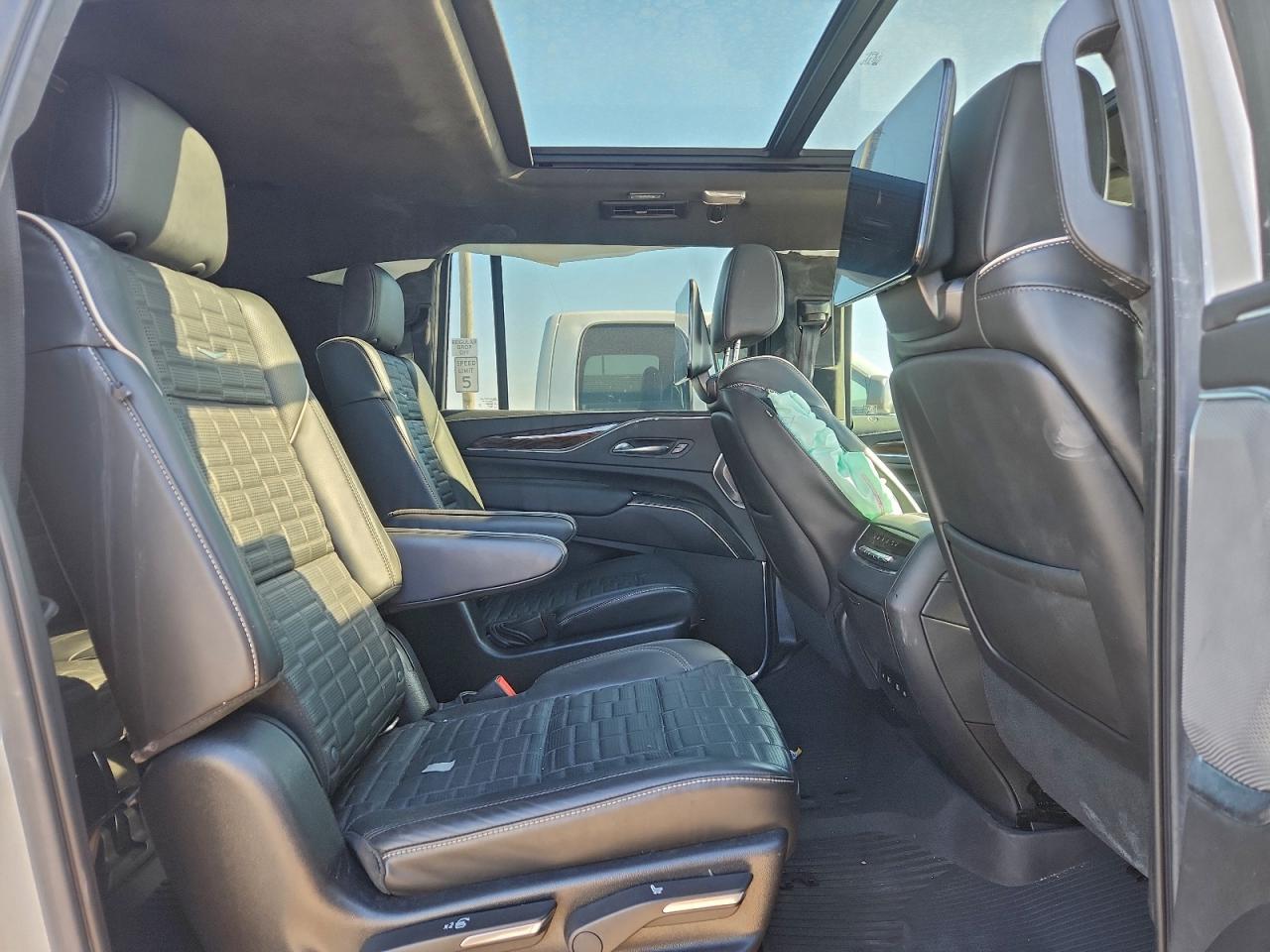 2021 CADILLAC ESCALADE ESV SPORT PLATINUM photo 11