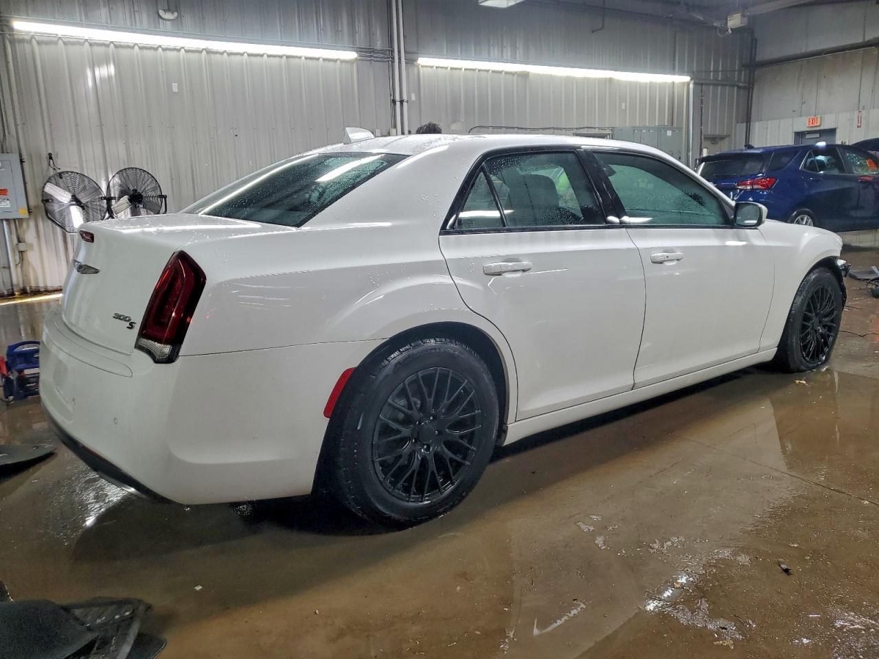 2015 CHRYSLER 300 S photo 3