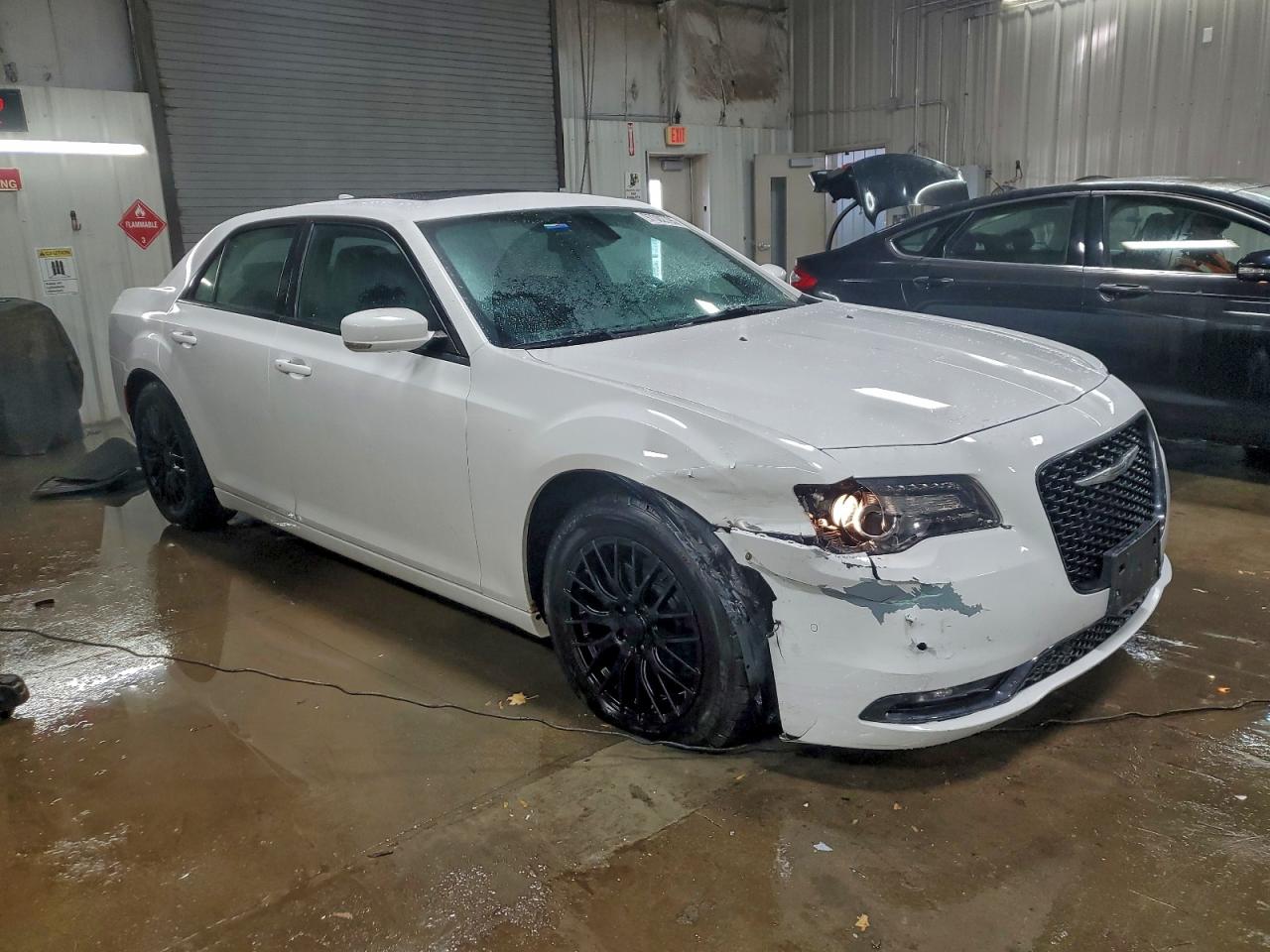 2015 CHRYSLER 300 S photo 4