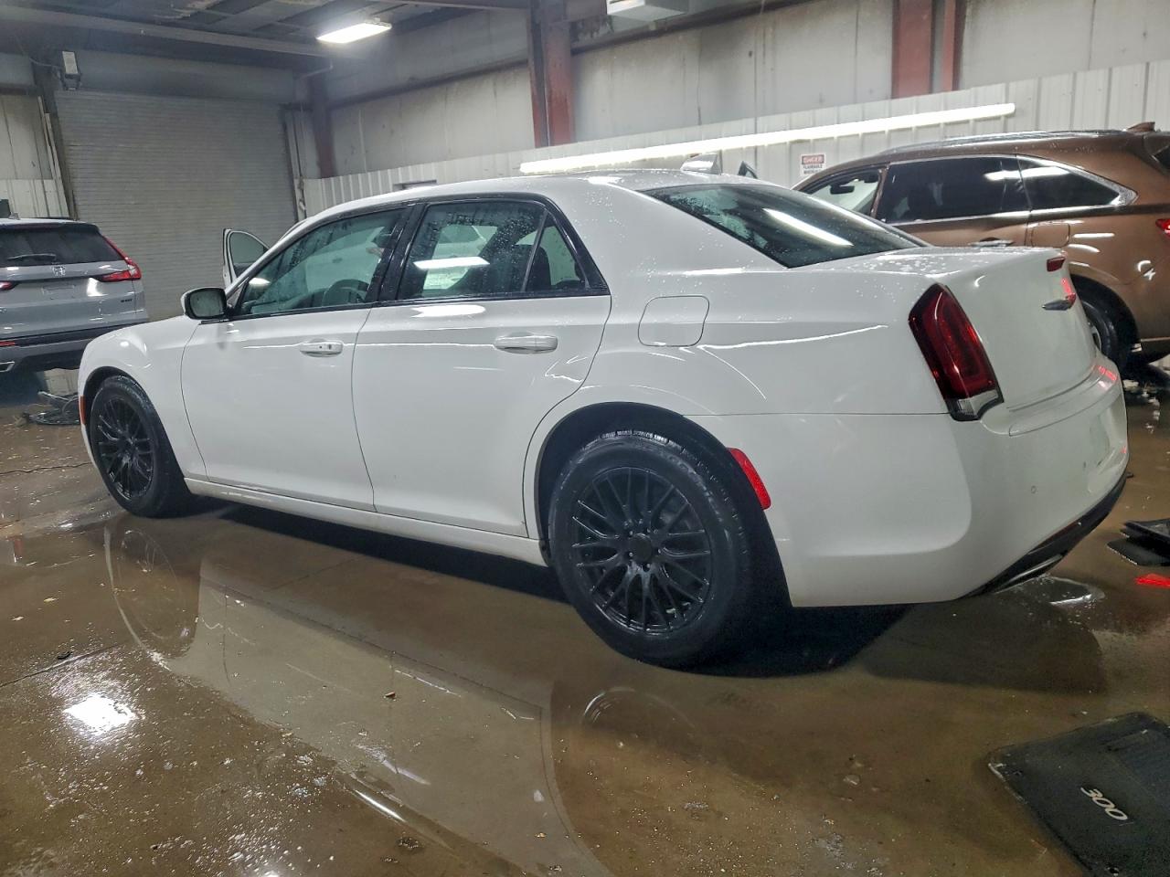 2015 CHRYSLER 300 S photo 2