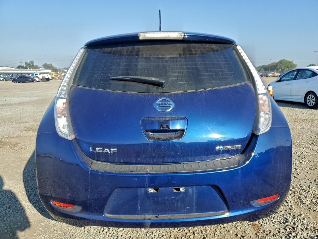 2017 NISSAN LEAF S photo 11