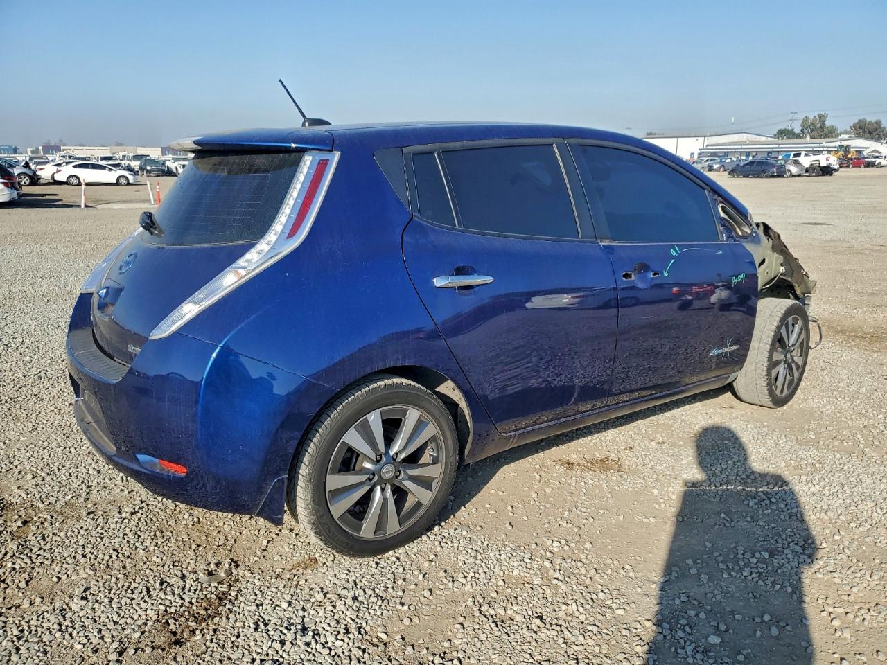 2017 NISSAN LEAF S photo 5