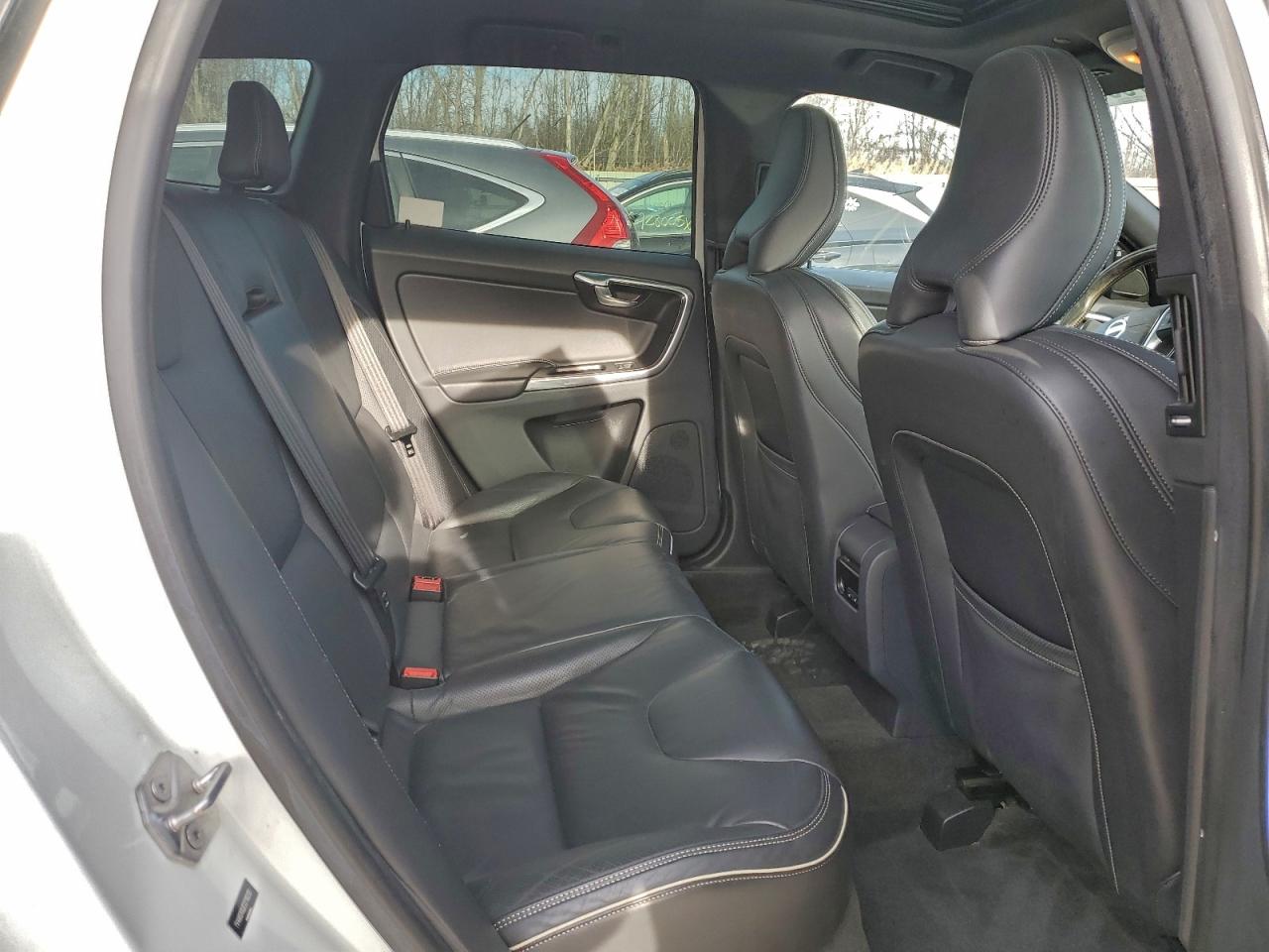 2015 VOLVO XC60 T6 R-DESIGN PLATINUM photo 21