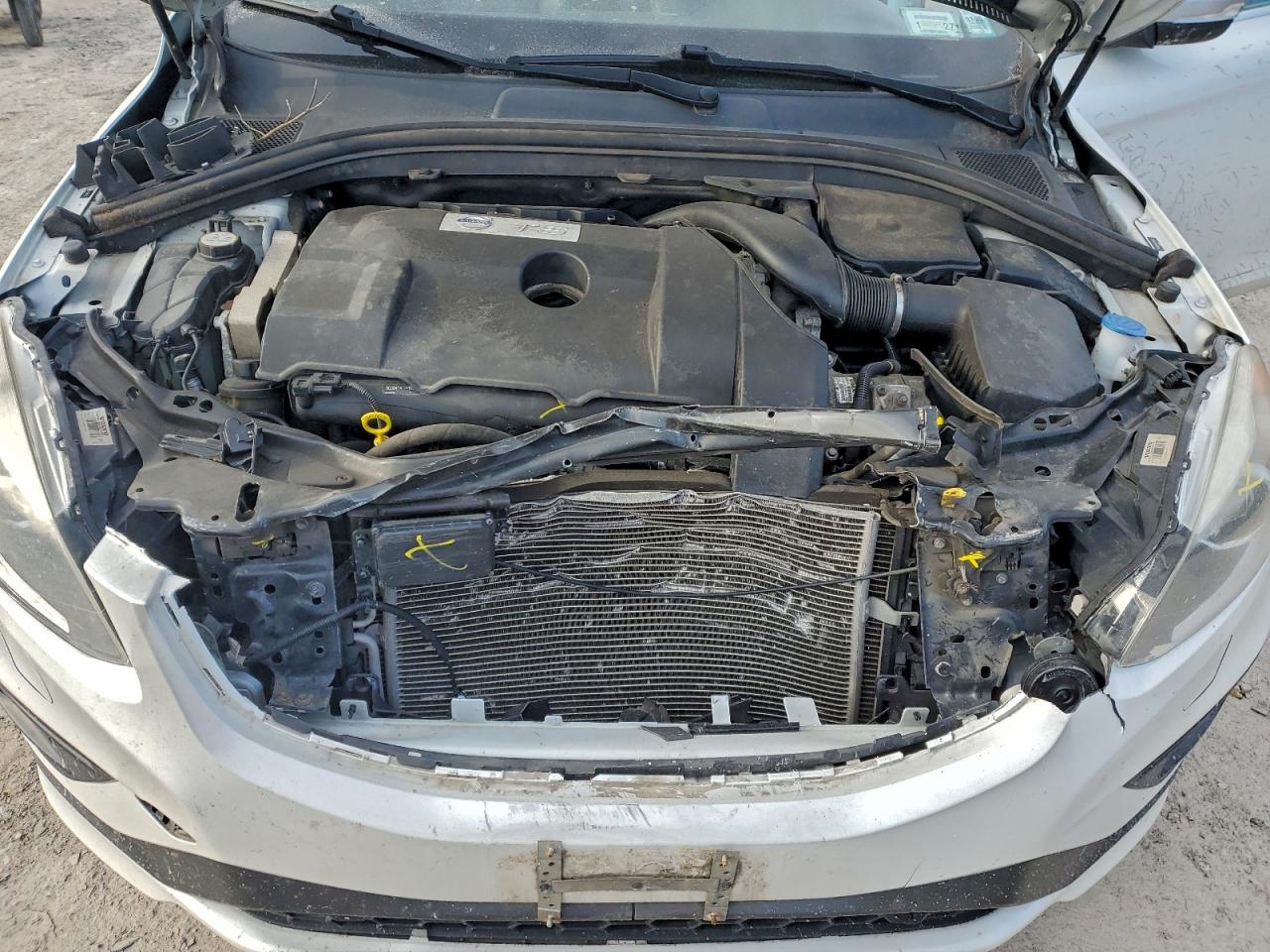 2015 VOLVO XC60 T6 R-DESIGN PLATINUM photo 23