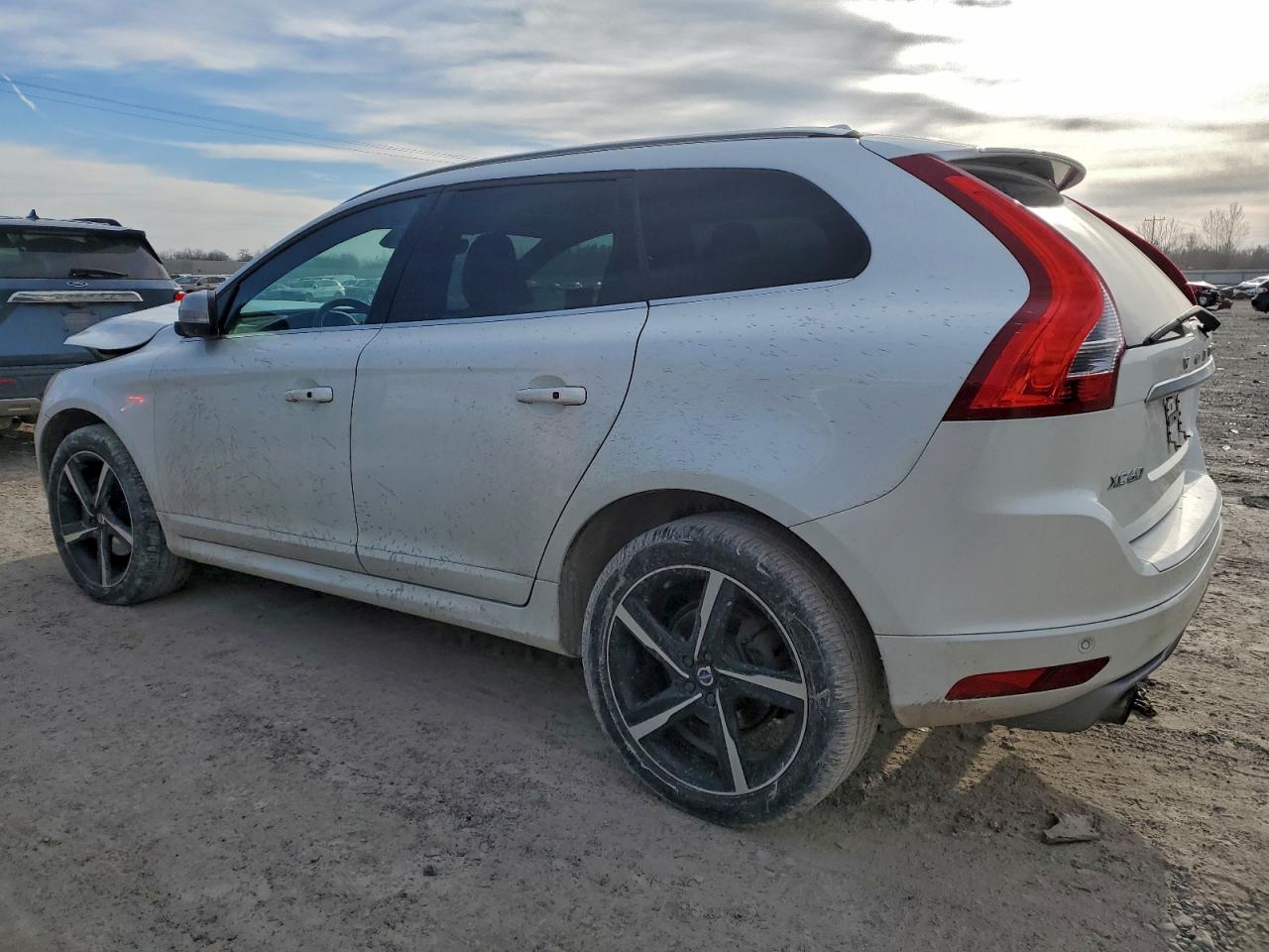 2015 VOLVO XC60 T6 R-DESIGN PLATINUM photo 3