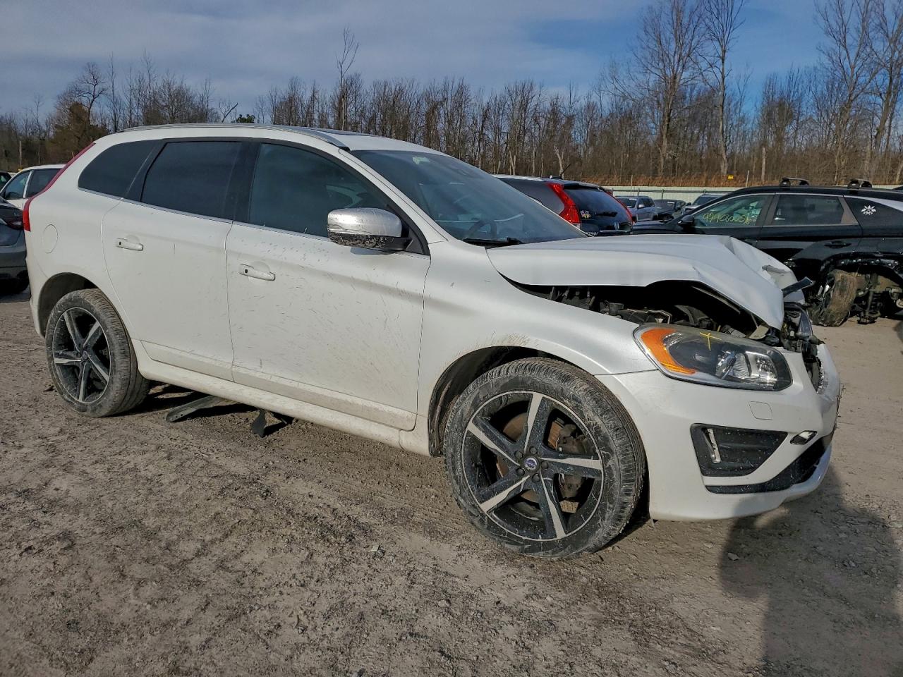 2015 VOLVO XC60 T6 R-DESIGN PLATINUM photo 7