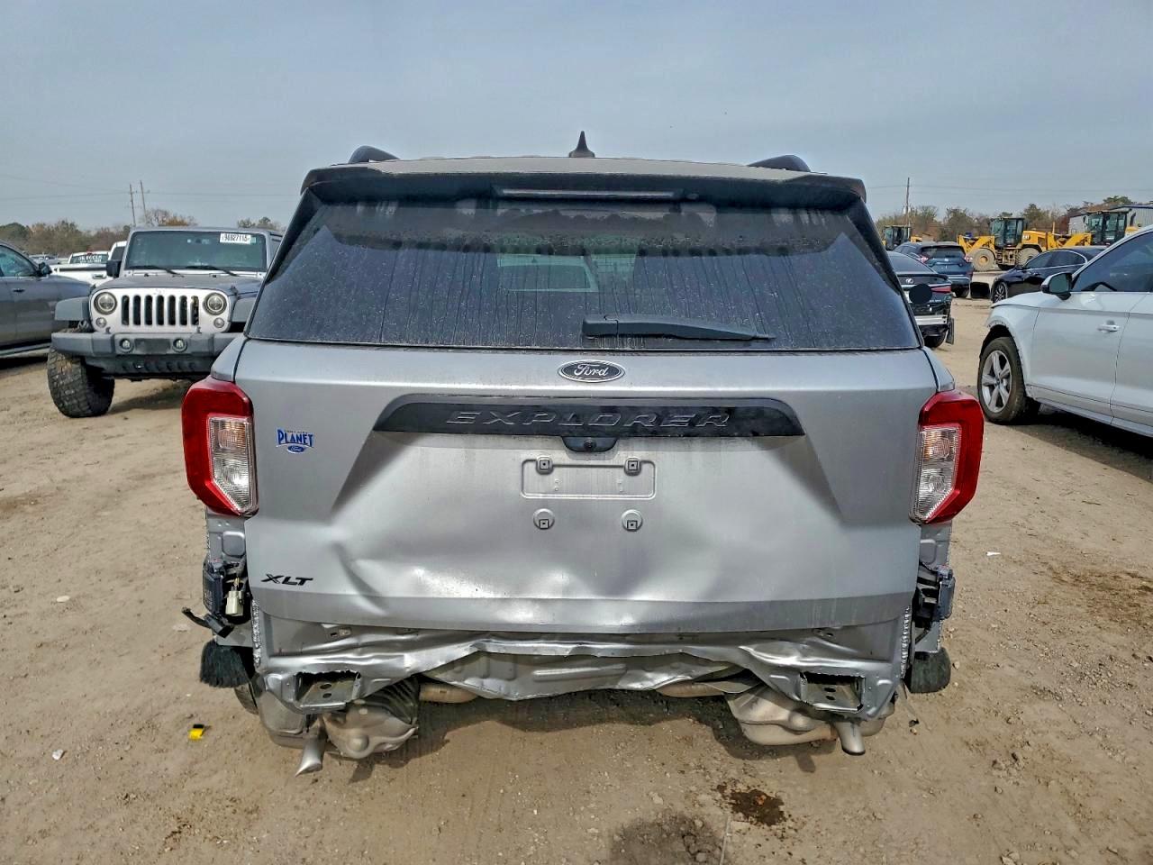 2023 FORD EXPLORER XLT photo 6