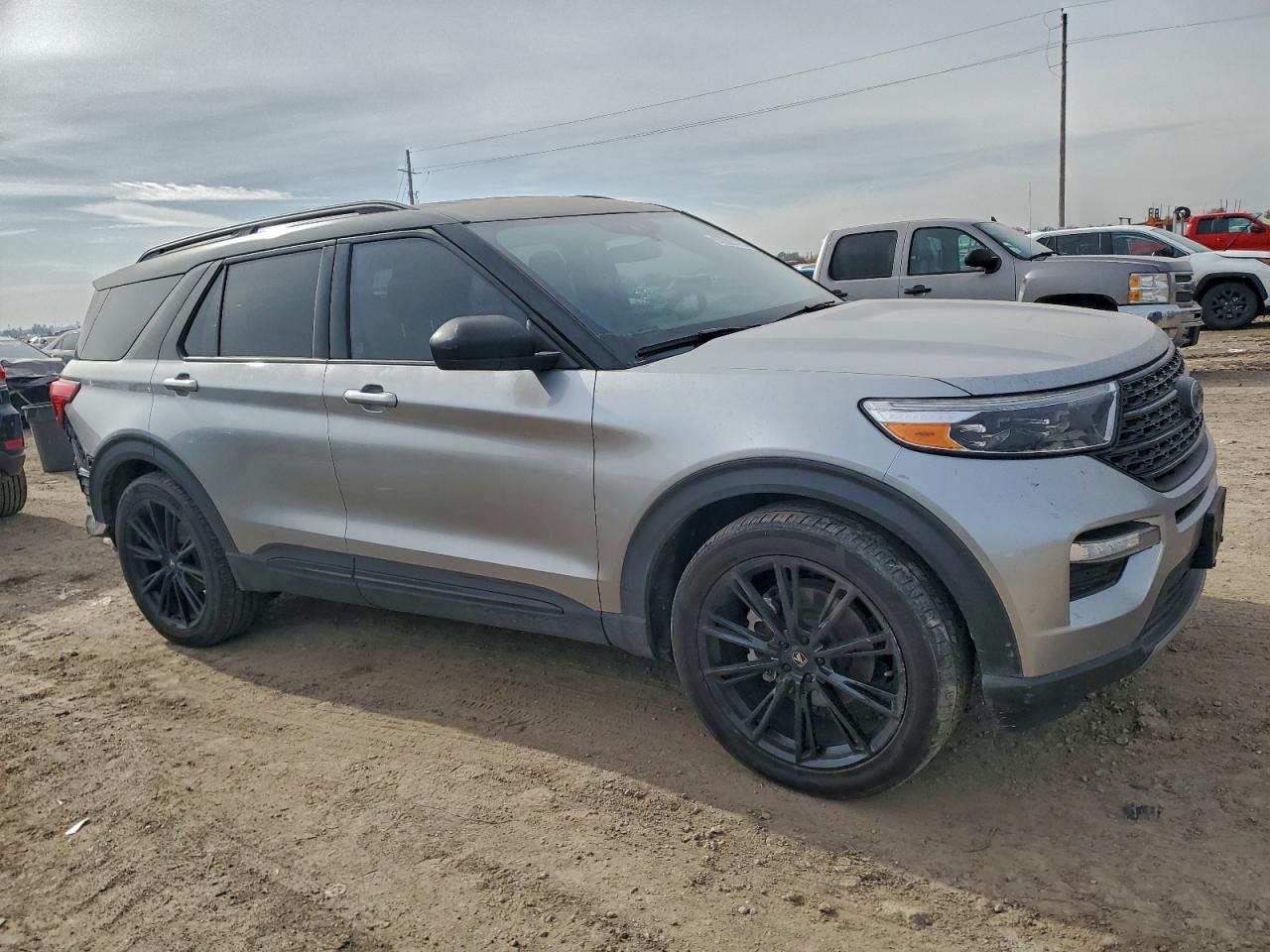 2023 FORD EXPLORER XLT photo 4