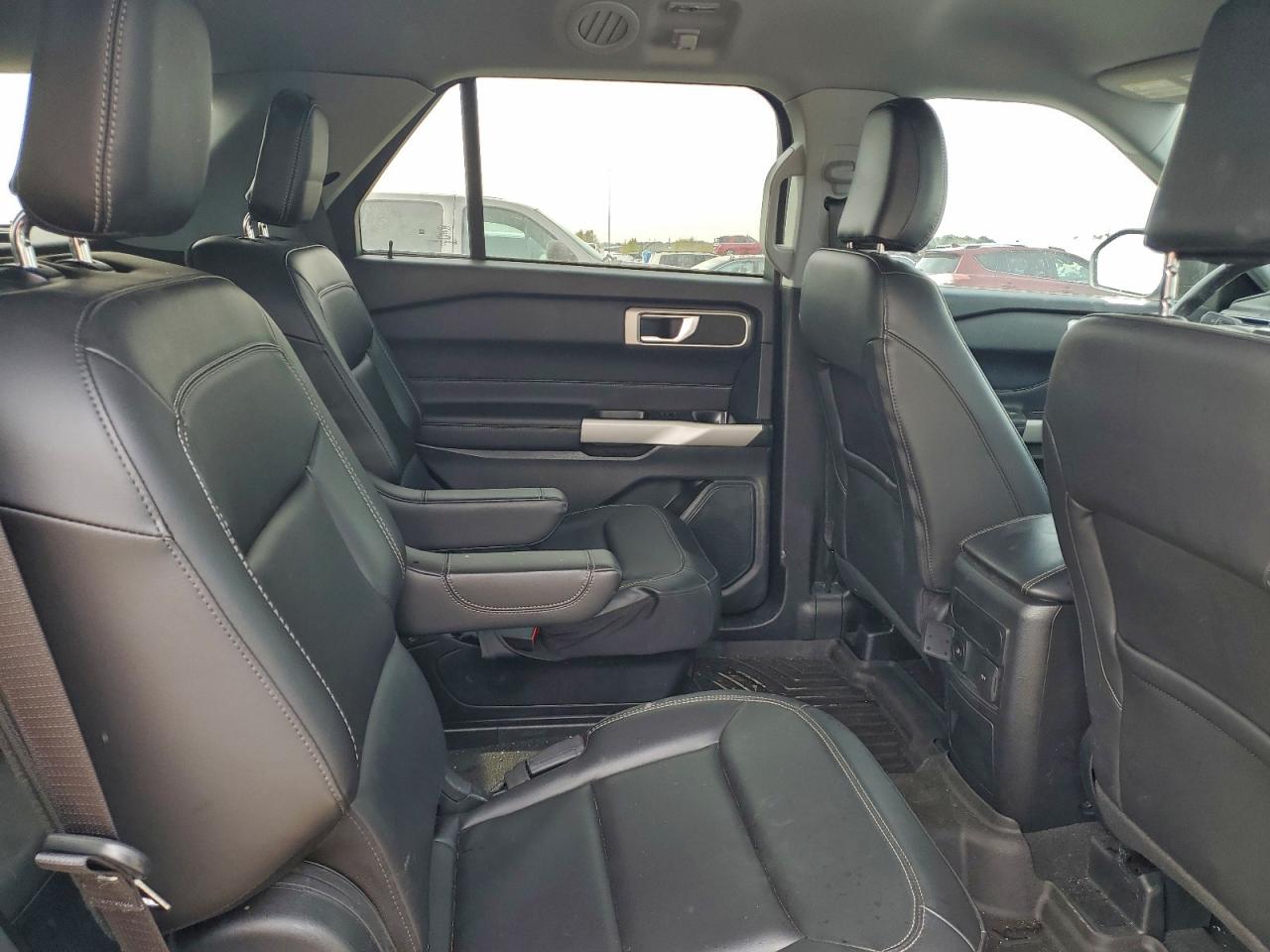 2023 FORD EXPLORER XLT photo 10