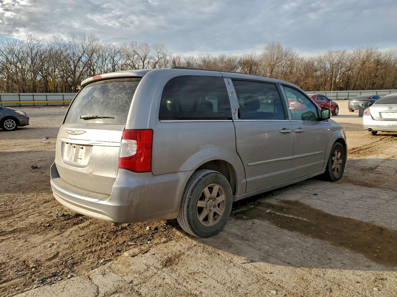 2013 CHRYSLER TOWN & COUNTRY TOURING photo 7