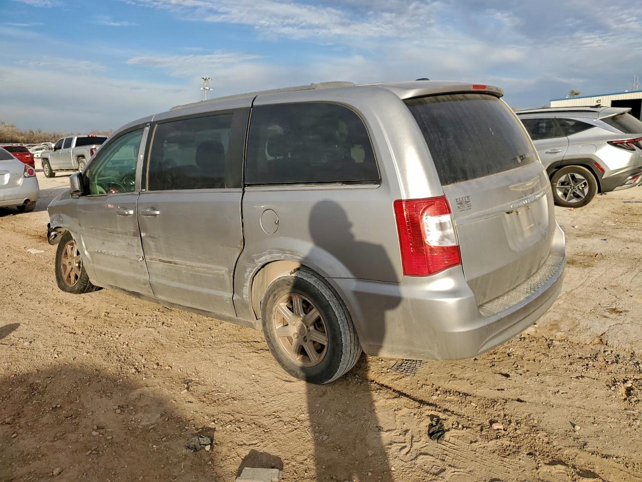 2013 CHRYSLER TOWN & COUNTRY TOURING photo 4
