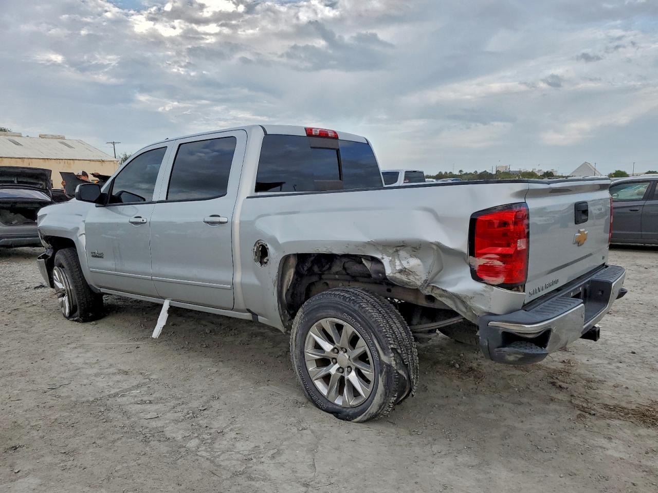 2016 CHEVROLET SILVERADO C1500 LT photo 3