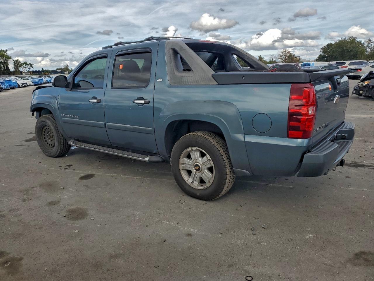 2008 CHEVROLET AVALANCHE K1500 photo 2