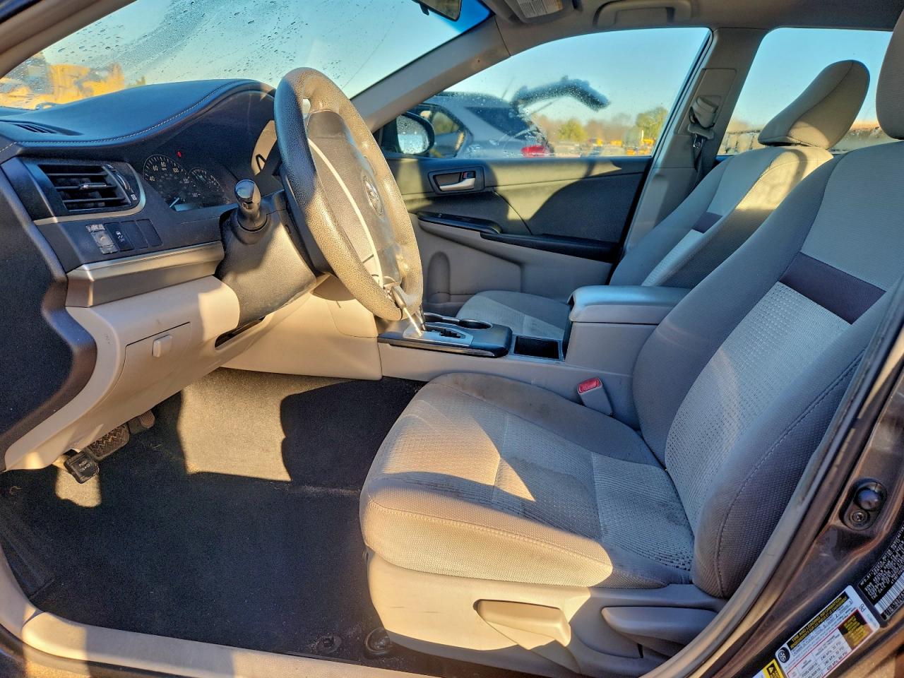 2012 TOYOTA CAMRY L photo 19