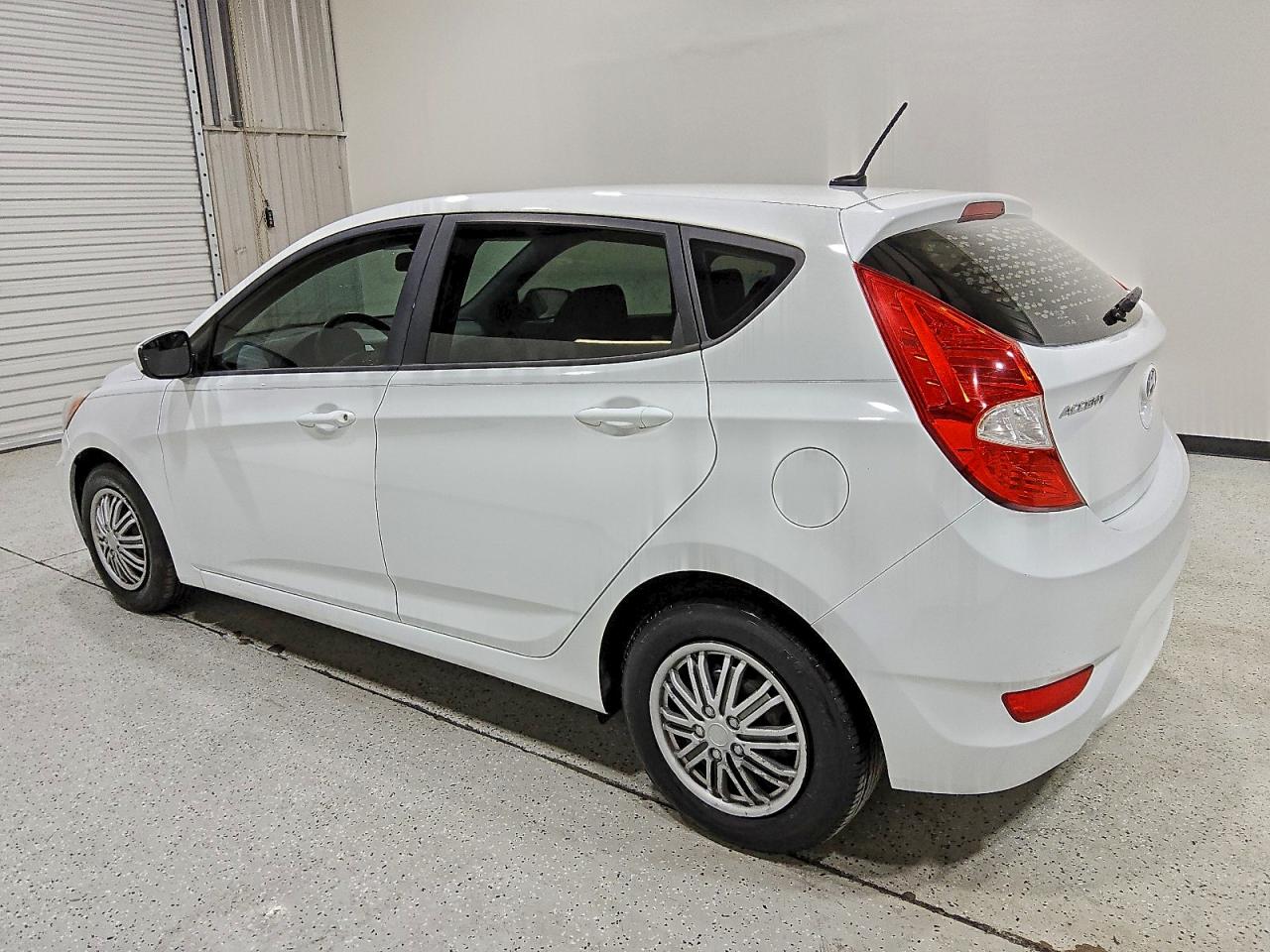 2016 HYUNDAI ACCENT SE photo 2