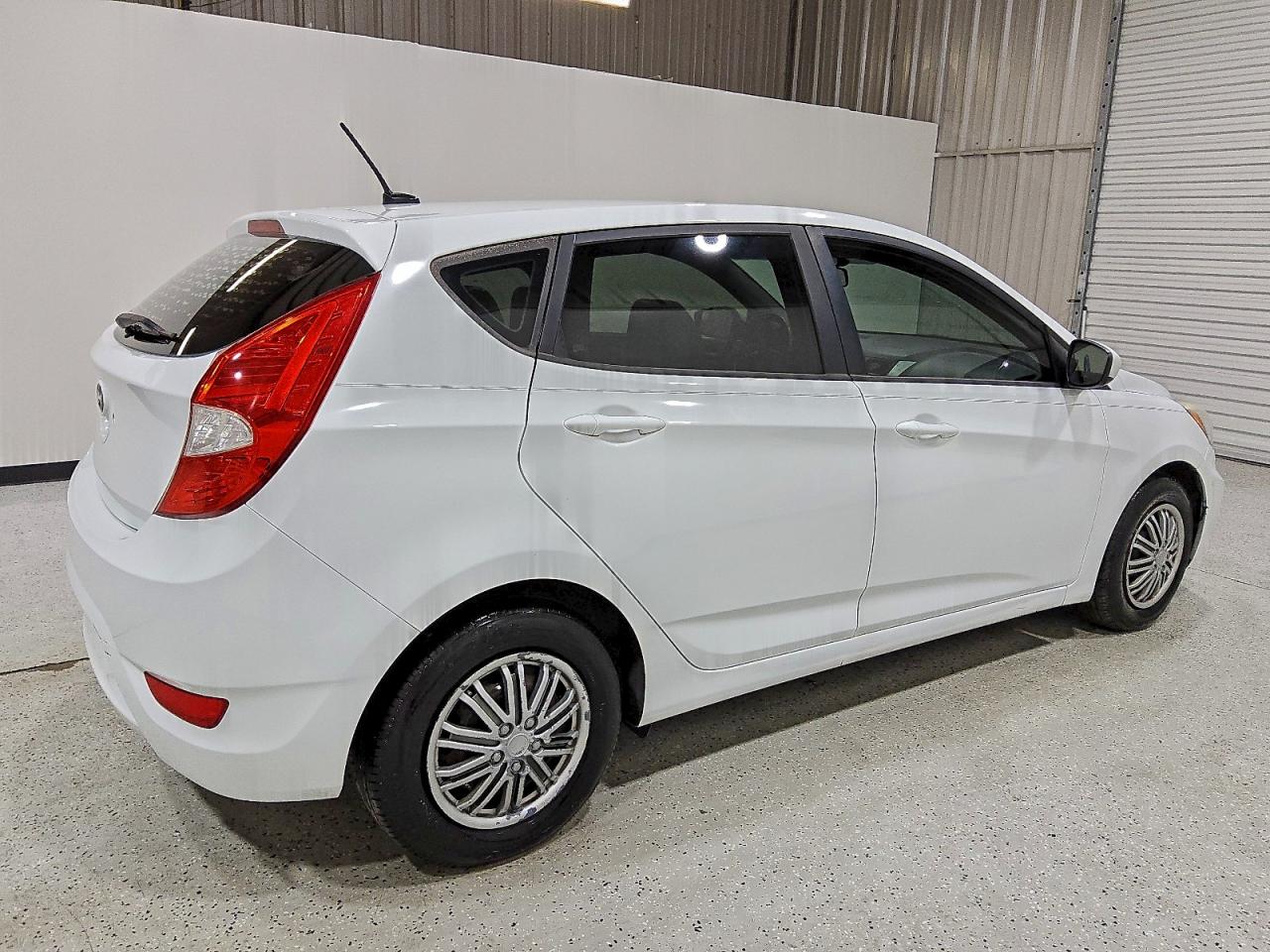 2016 HYUNDAI ACCENT SE photo 3