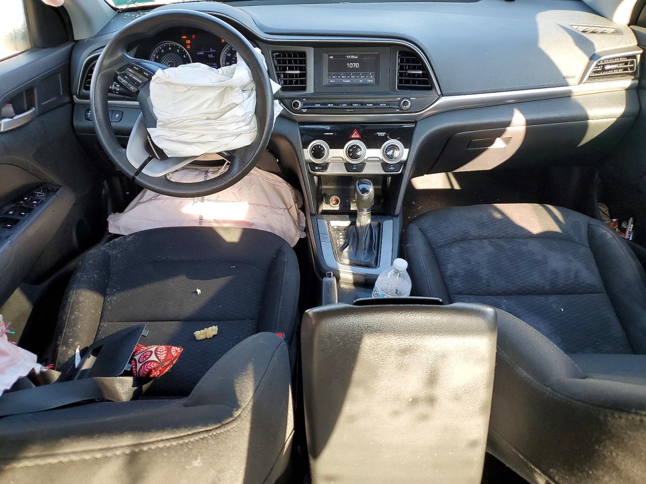 2019 HYUNDAI ELANTRA SE photo 8