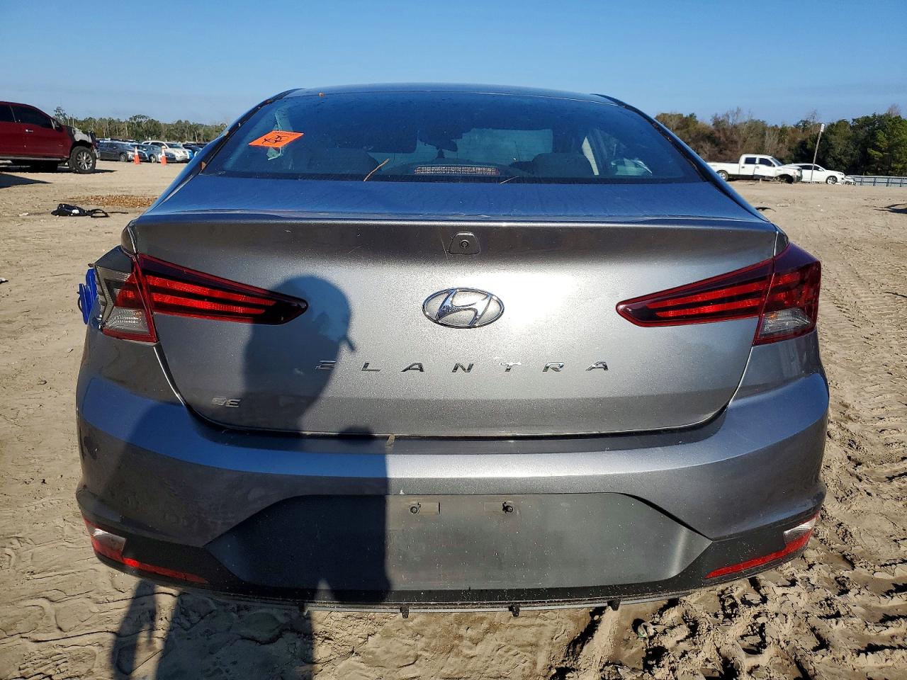 2019 HYUNDAI ELANTRA SE photo 6