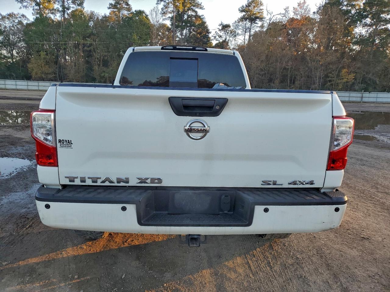 2017 NISSAN TITAN XD SL photo 6