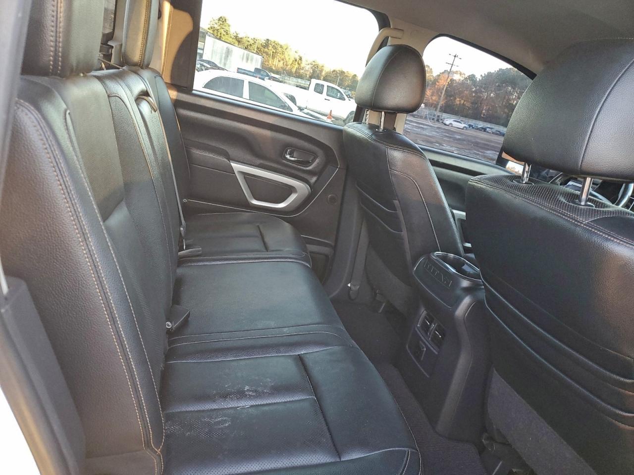 2017 NISSAN TITAN XD SL photo 10