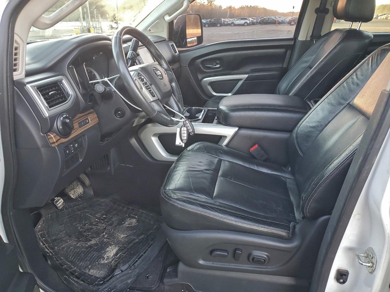 2017 NISSAN TITAN XD SL photo 7