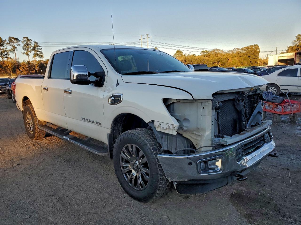 2017 NISSAN TITAN XD SL photo 4