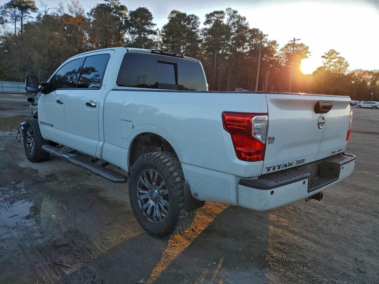 2017 NISSAN TITAN XD SL photo 2