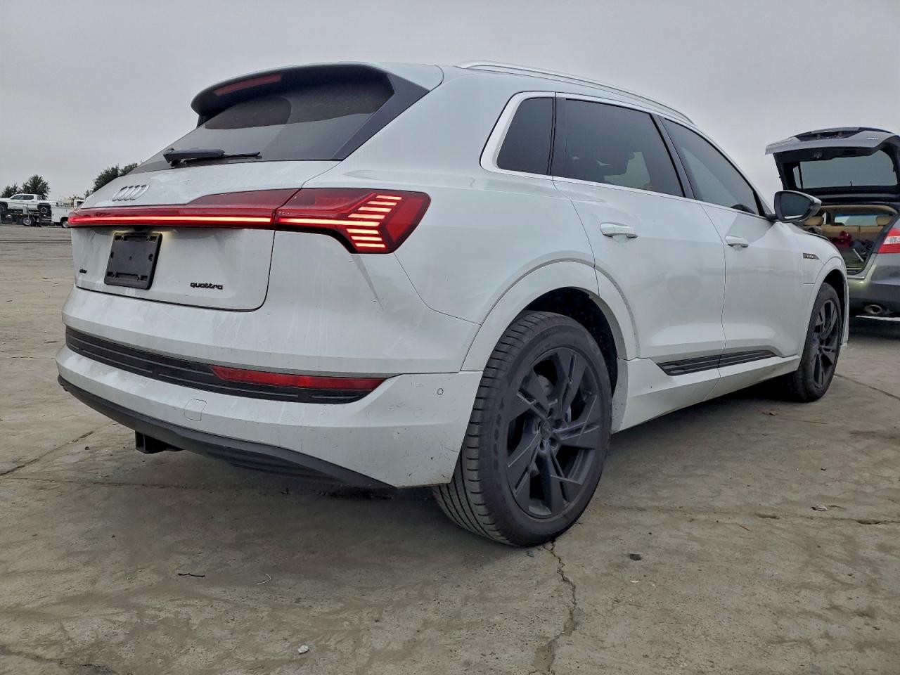 2021 AUDI E-TRON PREMIUM PLUS photo 3