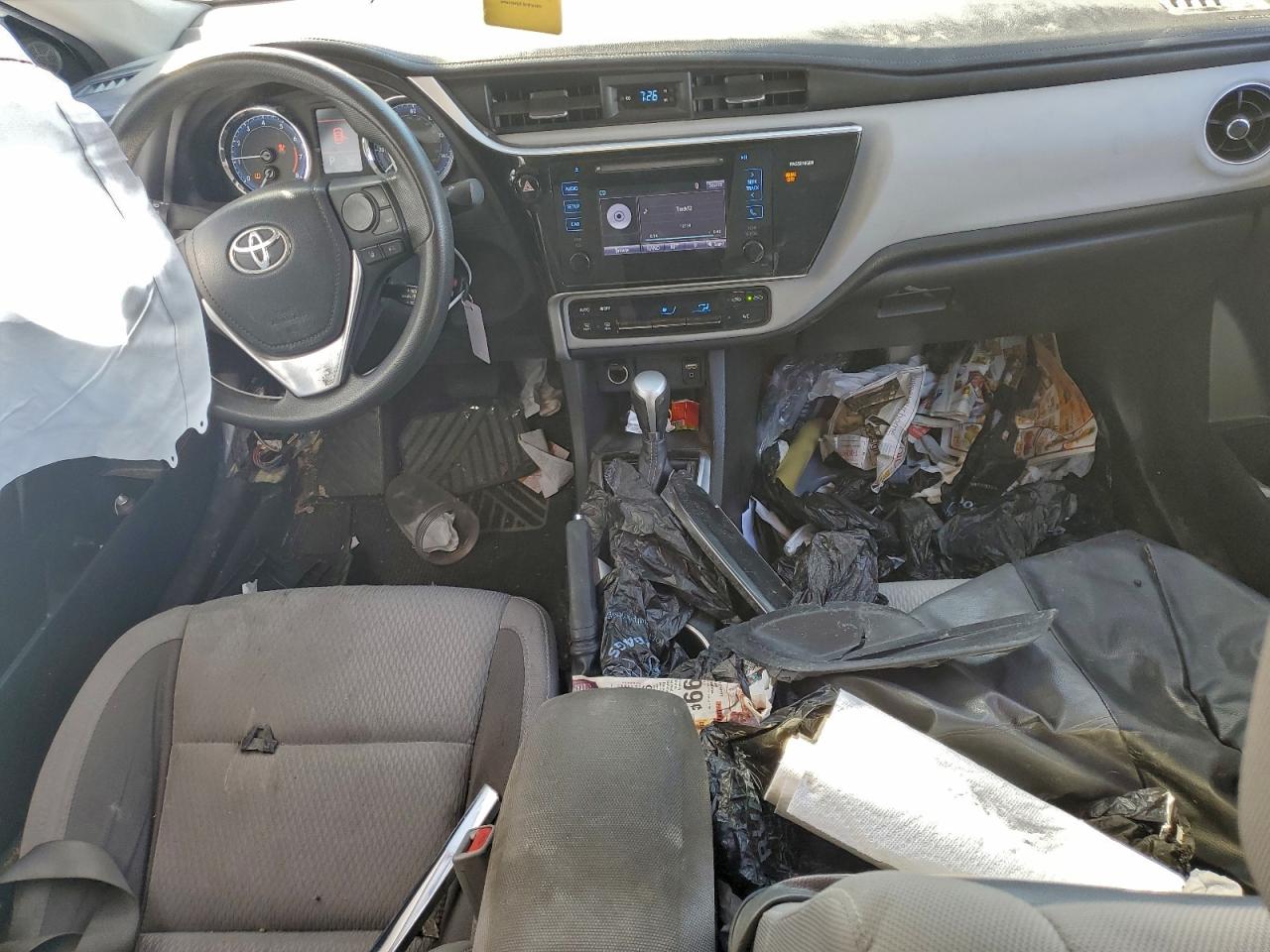 2017 TOYOTA COROLLA L photo 8