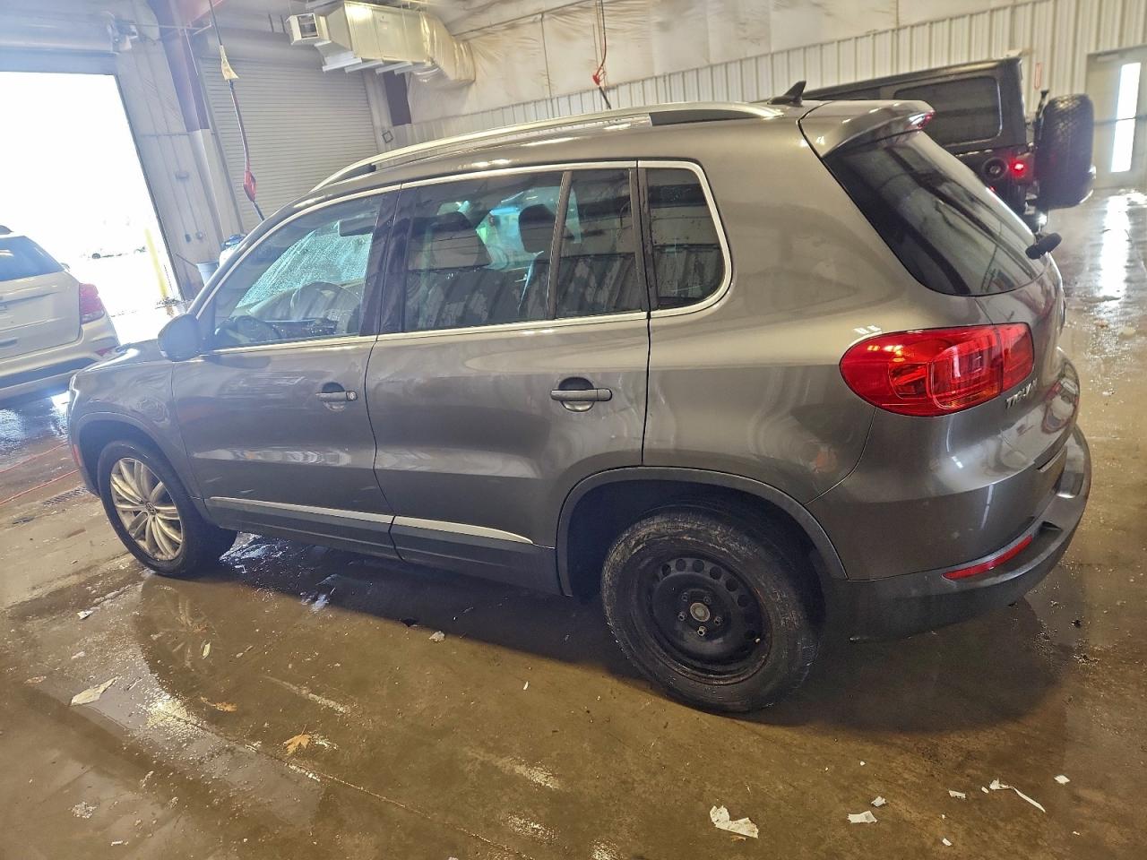 2012 VOLKSWAGEN TIGUAN S photo 2
