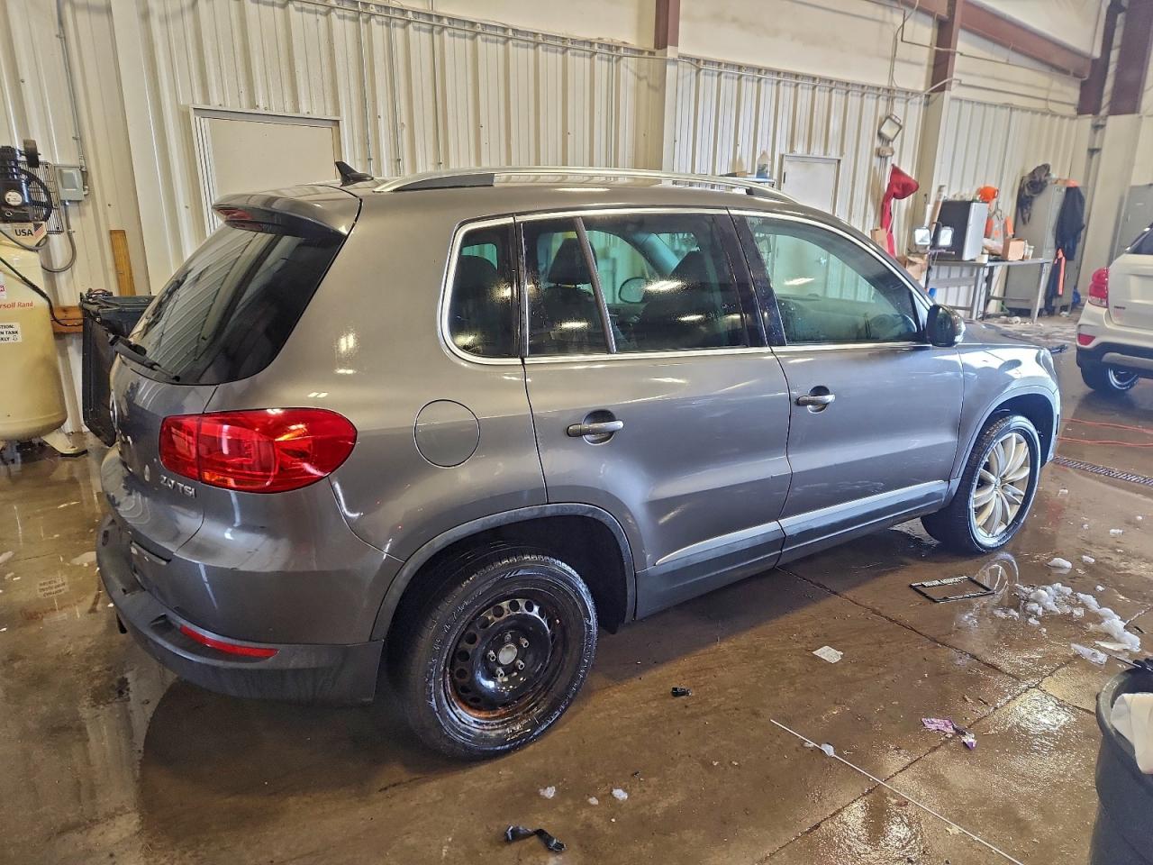 2012 VOLKSWAGEN TIGUAN S photo 3