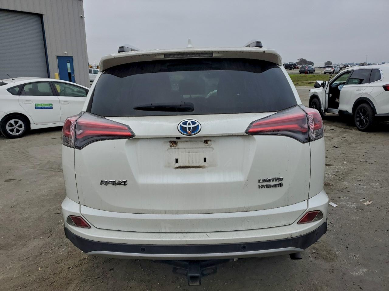 2016 TOYOTA RAV4 HV LIMITED photo 11
