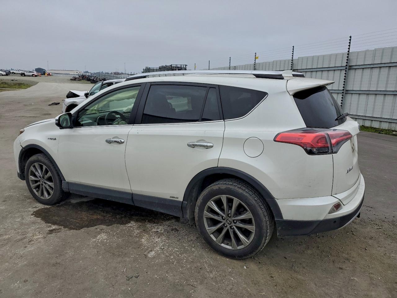 2016 TOYOTA RAV4 HV LIMITED photo 3