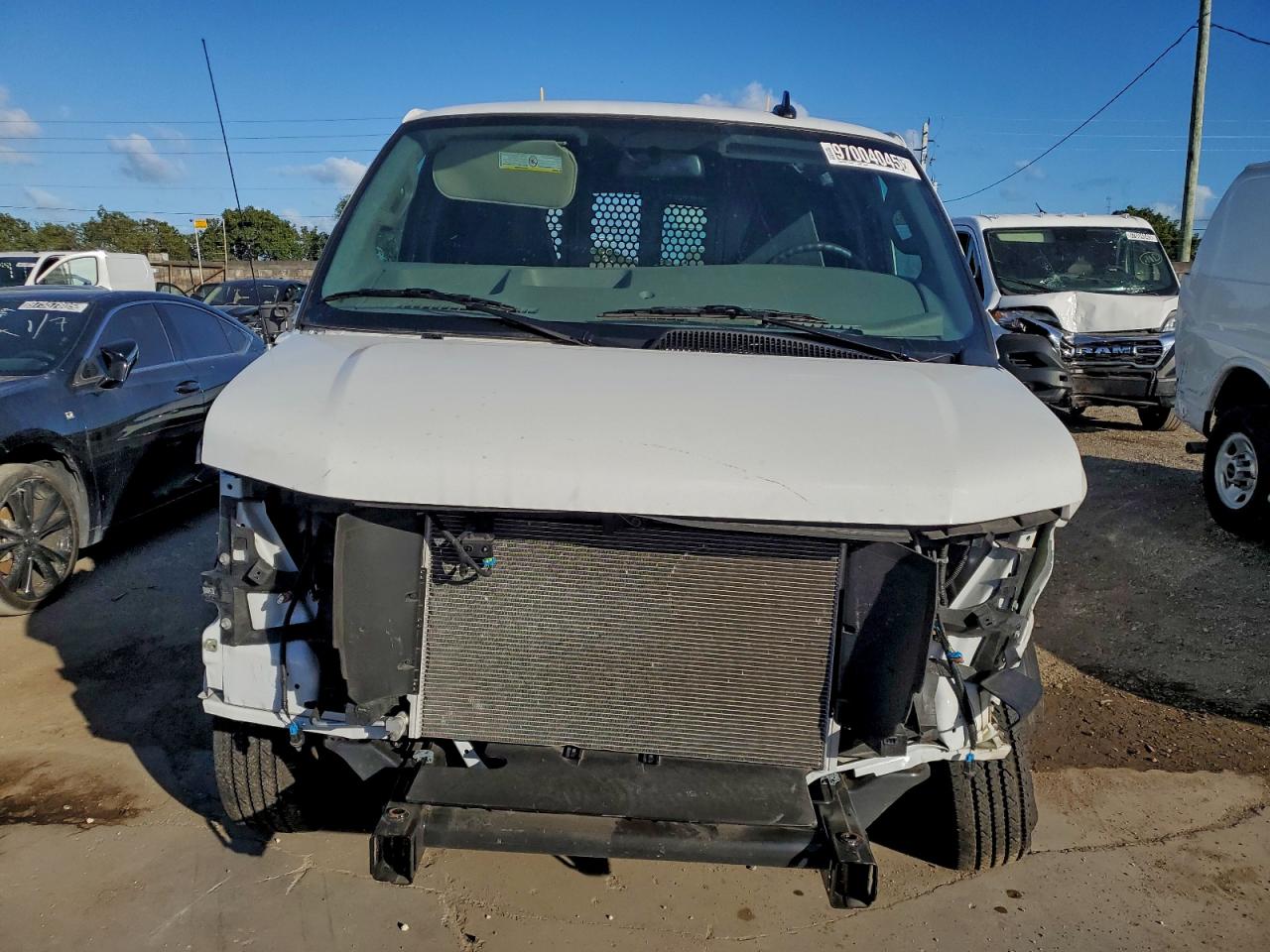2024 GMC SAVANA G2500 photo 9
