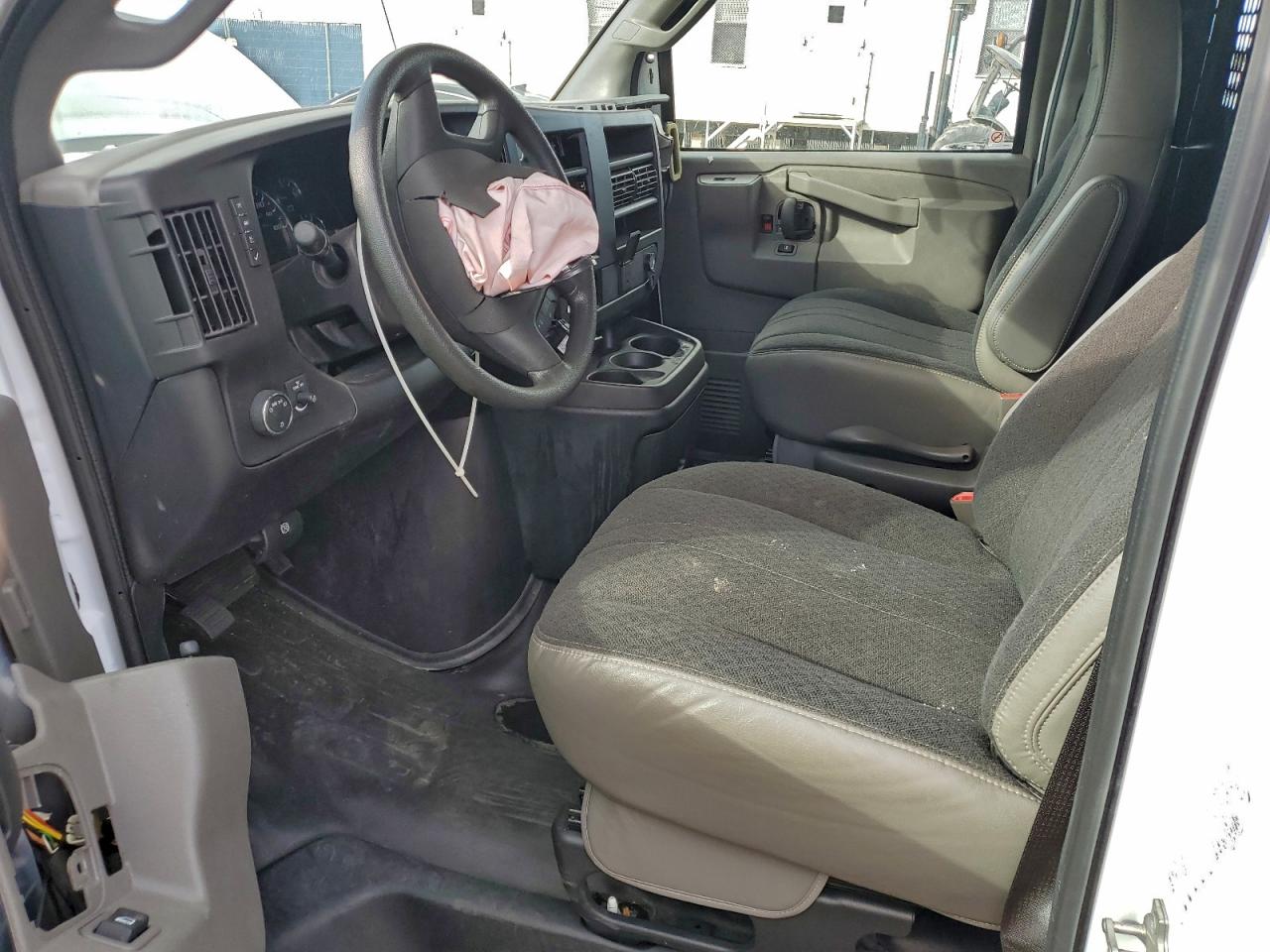 2024 GMC SAVANA G2500 photo 13