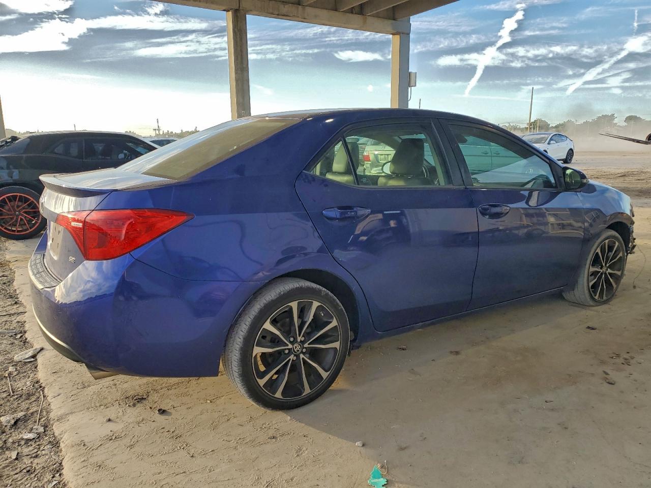 2019 TOYOTA COROLLA SE photo 3