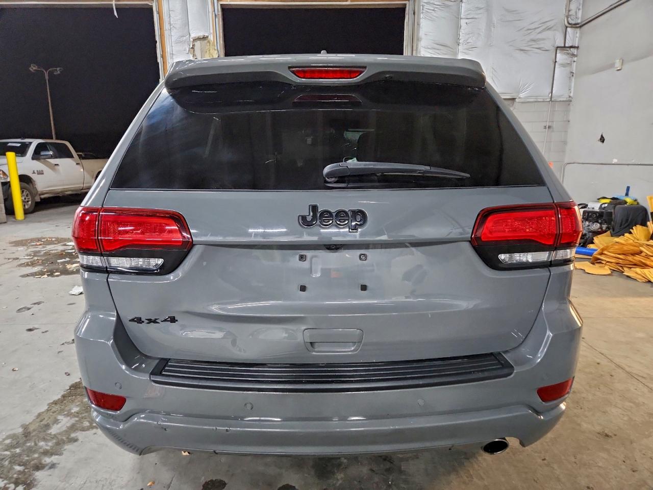 2019 JEEP GRAND CHEROKEE LAREDO photo 11