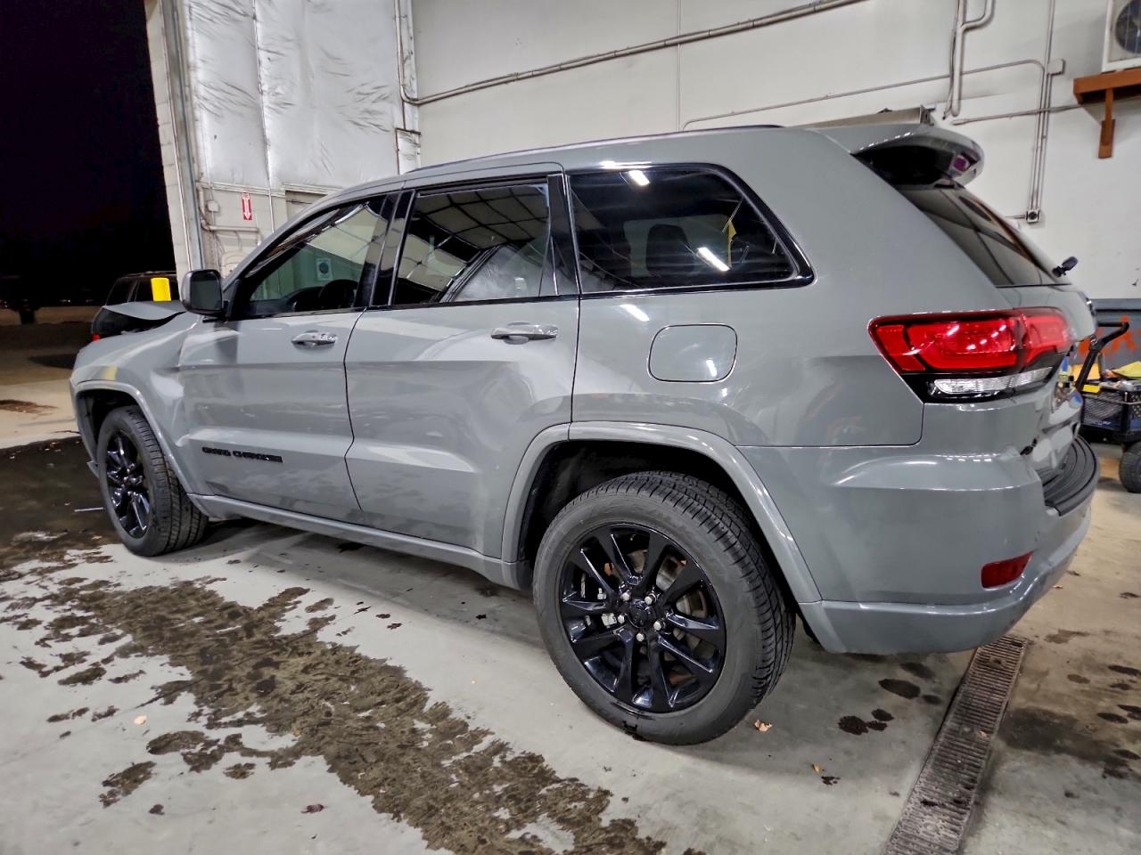 2019 JEEP GRAND CHEROKEE LAREDO photo 3