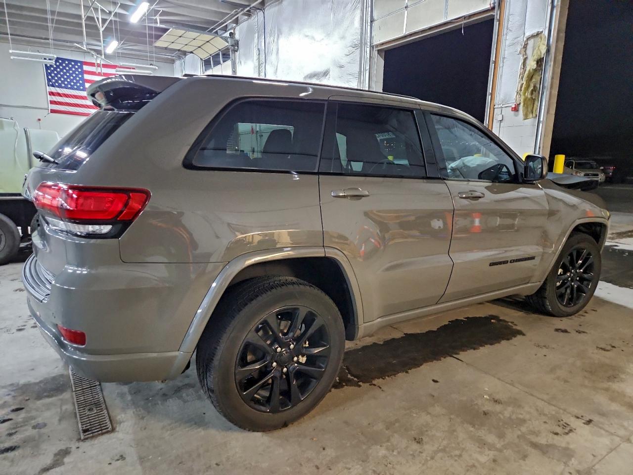 2019 JEEP GRAND CHEROKEE LAREDO photo 5