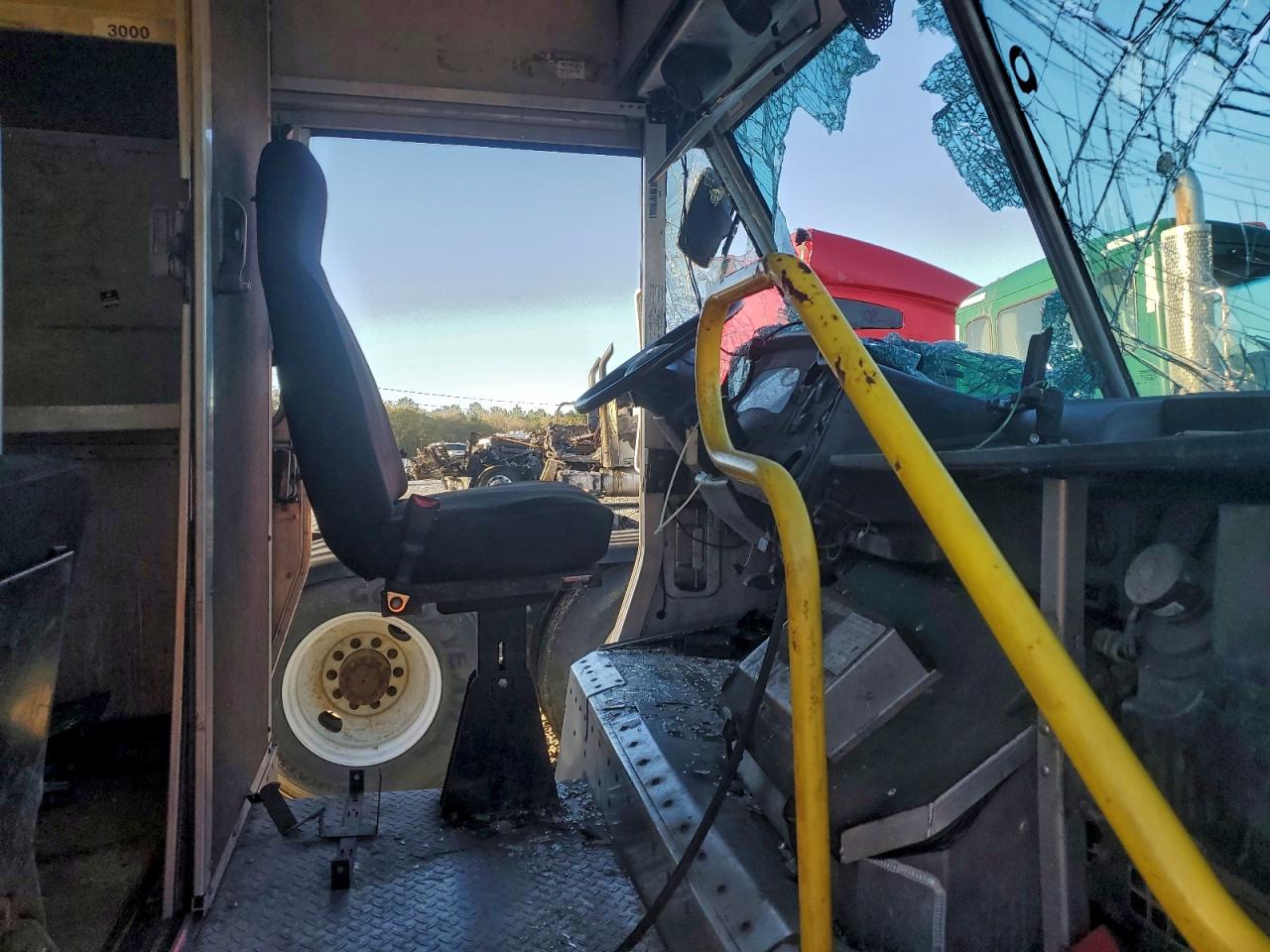 2019 FORD F59 DELIVERY TRUCK photo 11