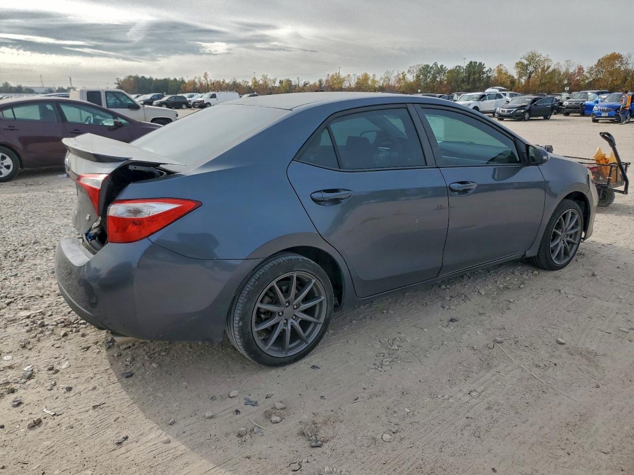 2014 TOYOTA COROLLA L photo 3