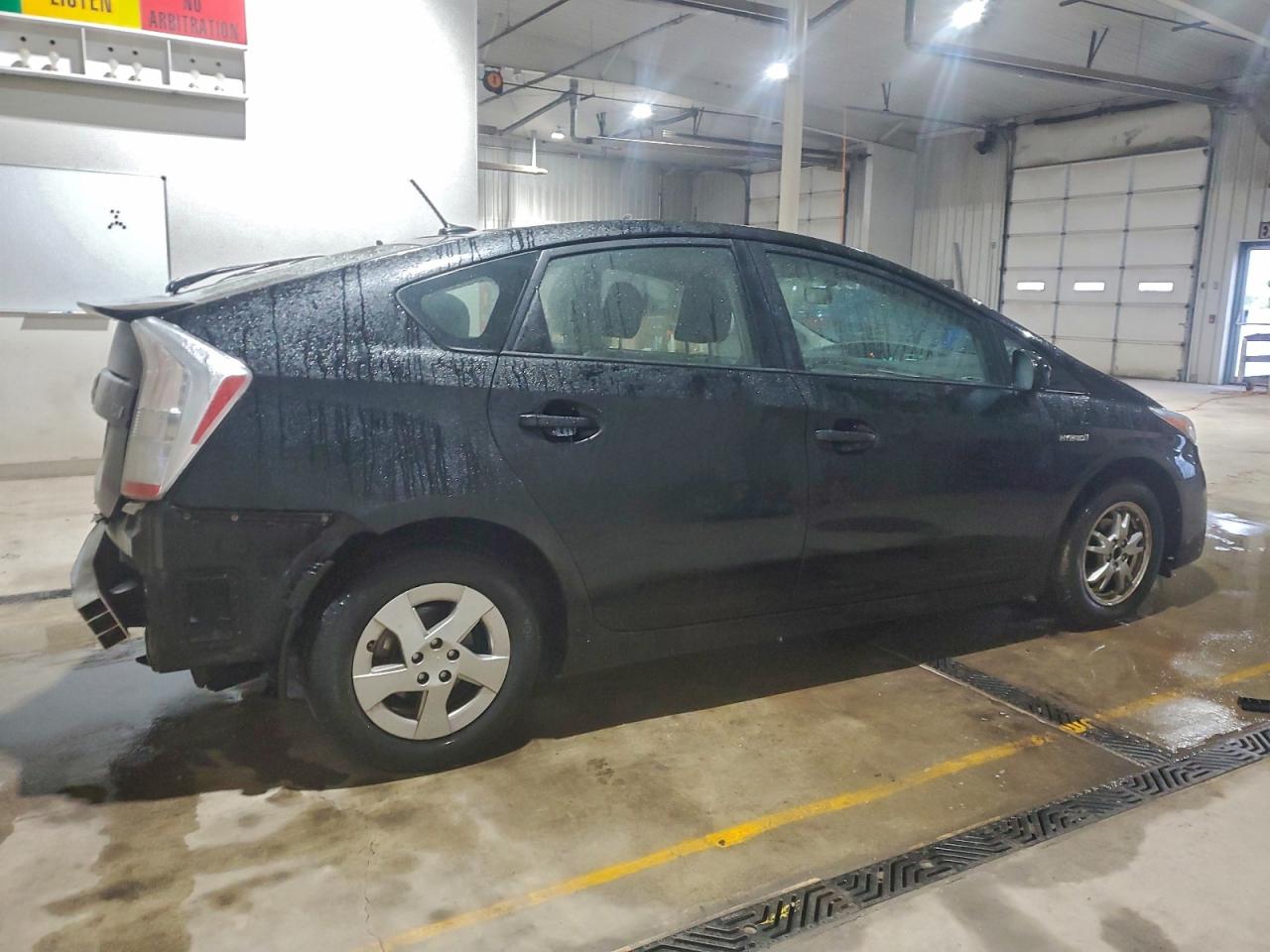 2010 TOYOTA PRIUS photo 3