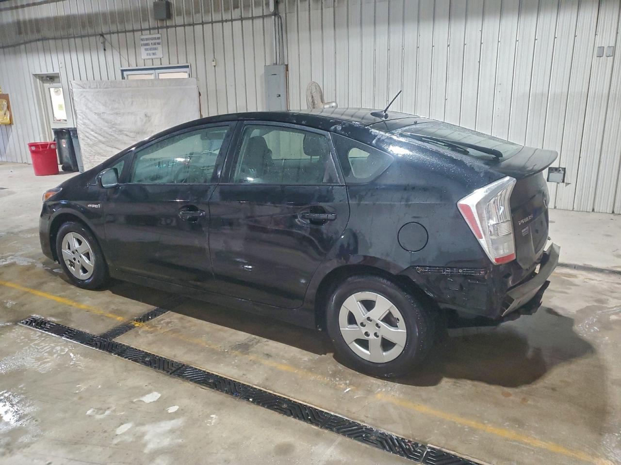 2010 TOYOTA PRIUS photo 2