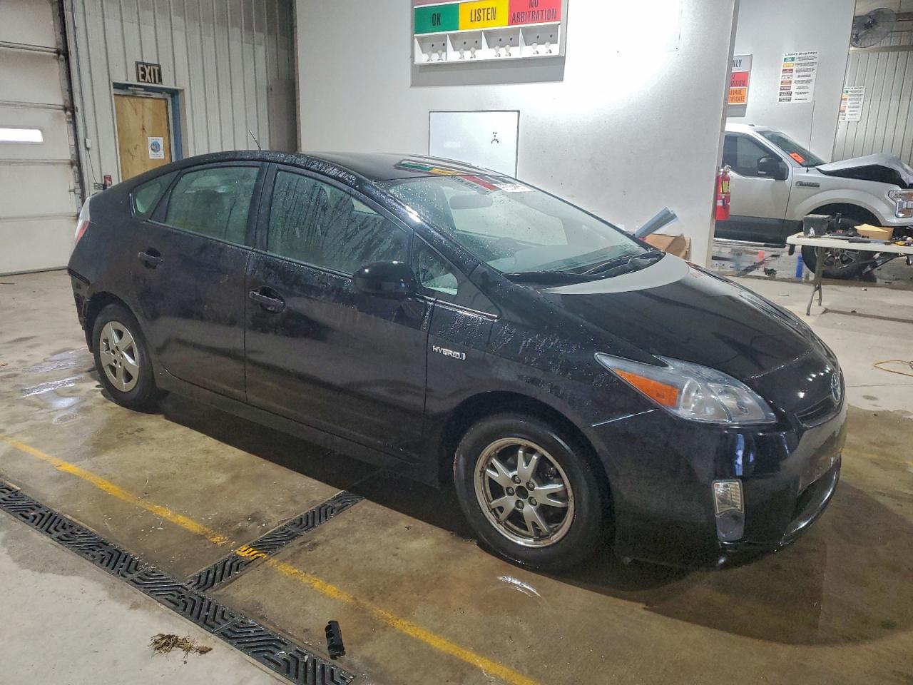2010 TOYOTA PRIUS photo 4