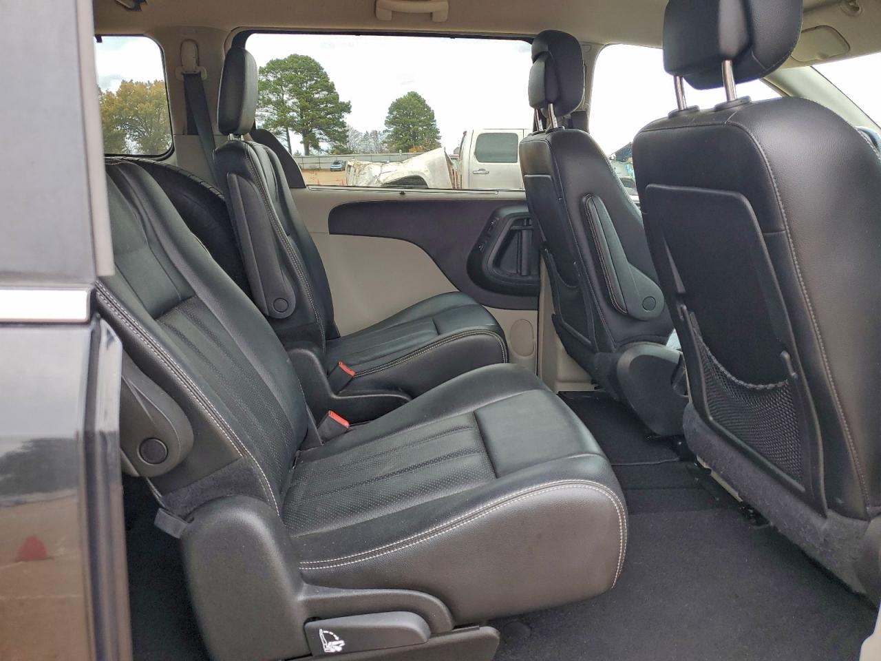 2015 CHRYSLER TOWN & COUNTRY TOURING L photo 11