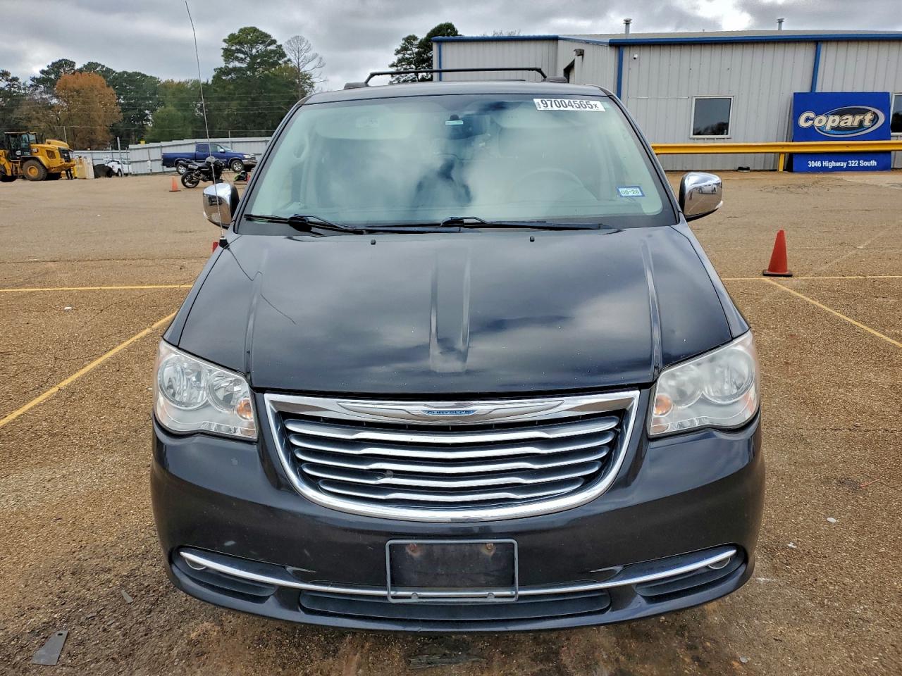 2015 CHRYSLER TOWN & COUNTRY TOURING L photo 5