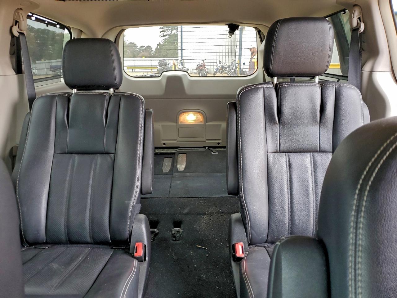2015 CHRYSLER TOWN & COUNTRY TOURING L photo 10