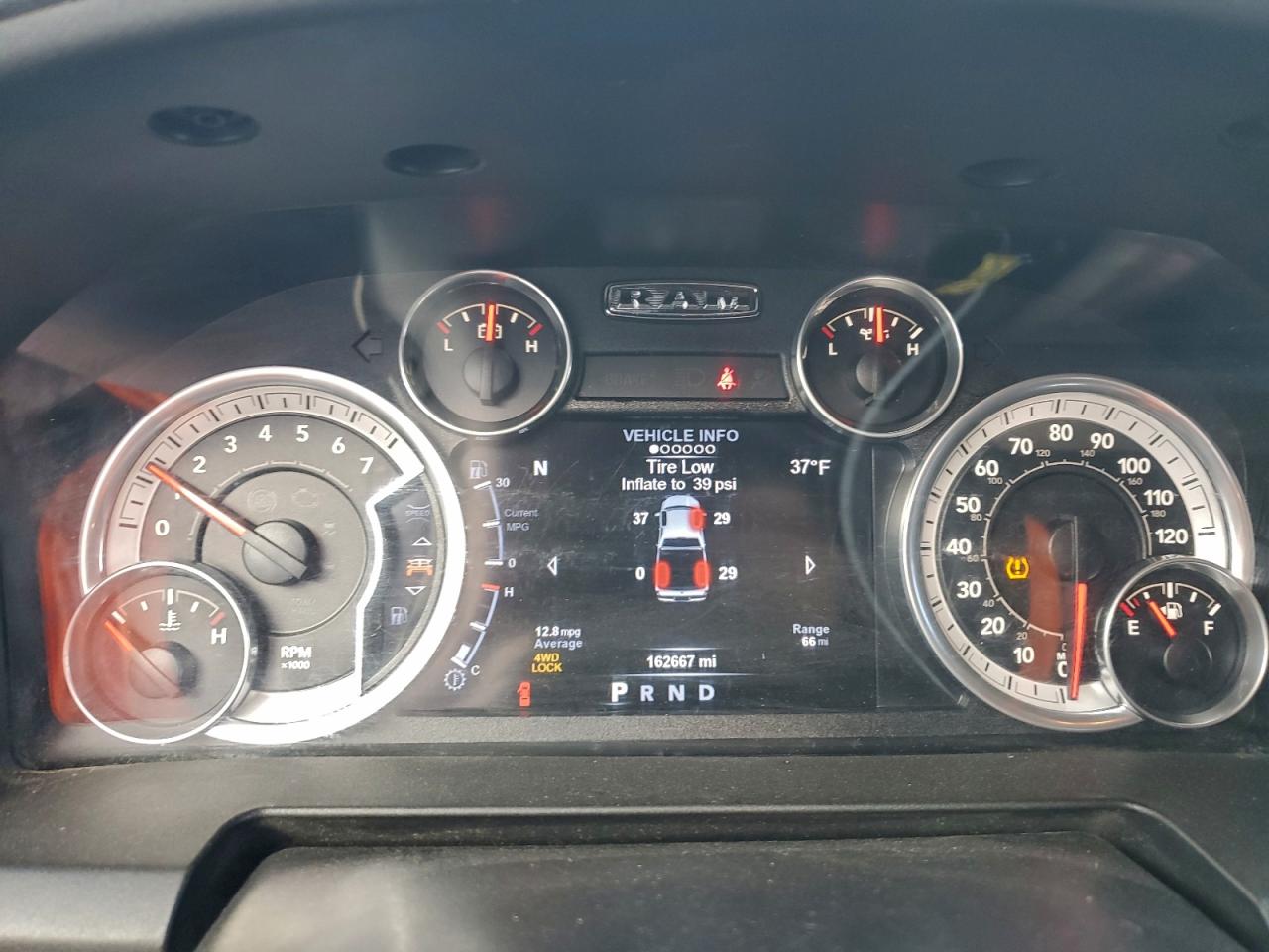 2015 RAM 1500 SLT photo 9